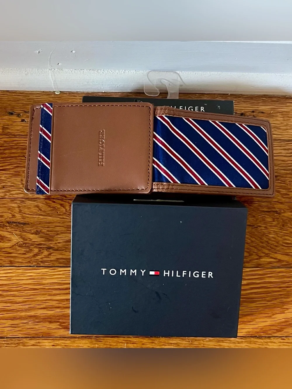 Tommy Hilfiger Men's Overlay Passcase Brown Leather Wallet